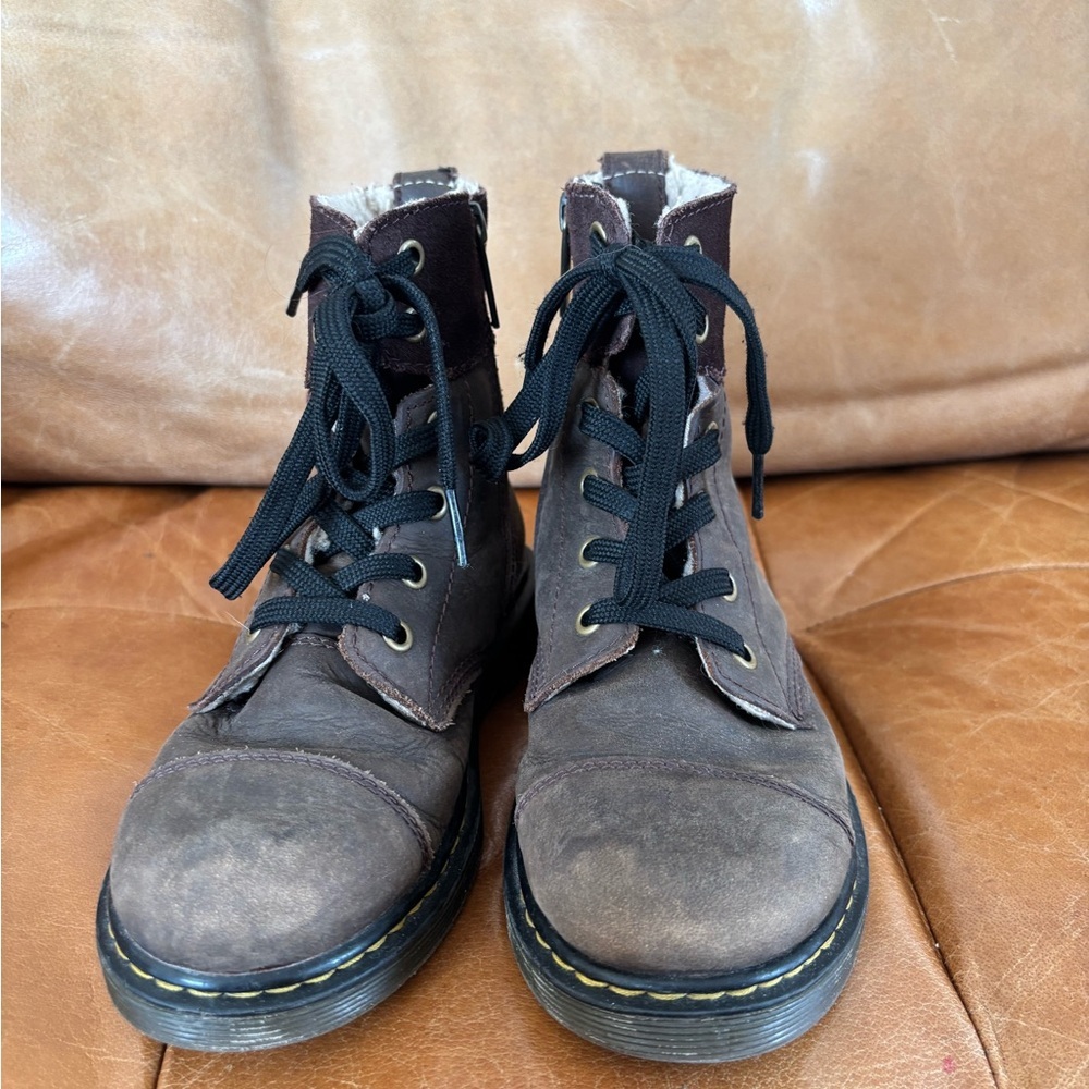 Dr. Martens Amilita J Sherpa Lined Leather Boots Brown Youth Size 2 Fall School - Picture 5 of 11